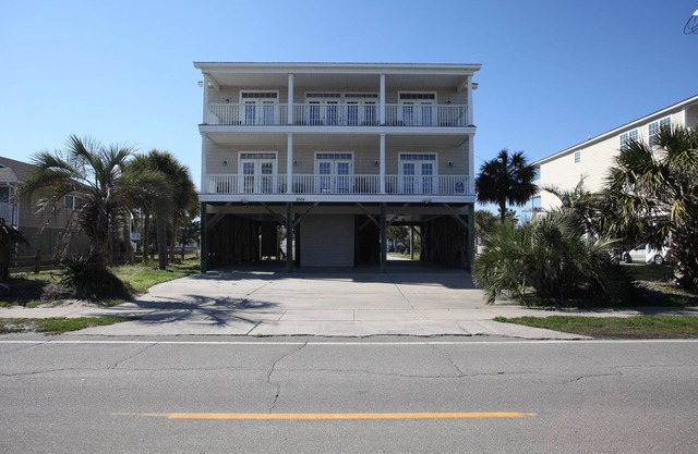 ROYAL REEF 2ND ROW, 7 BR, 7.5 BATH, PRIVATE POOL, ELEVATOR AND MORE!