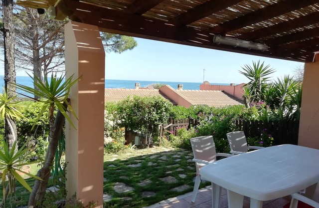 "Ruby Seadragon" Sea view - 50m from the sea - fenced garden - WIFI