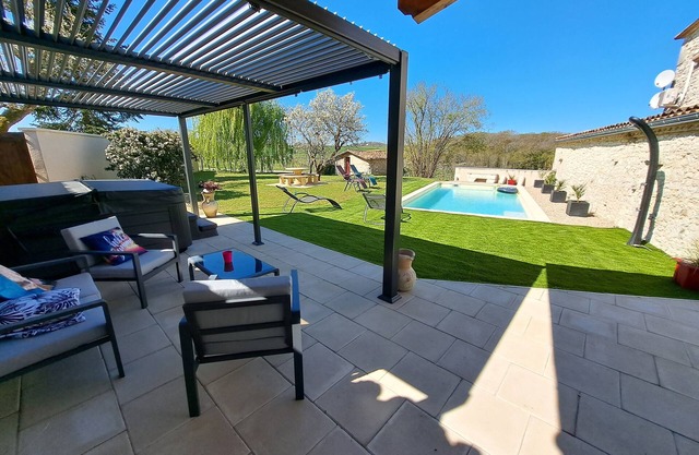 Rudelle house jacuzzi and private pool