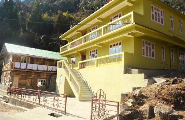 Rufina Lachung de'CROWN