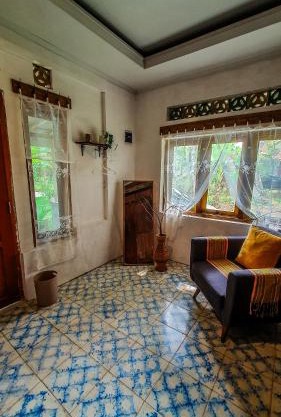 Rumah Gaharu - Kulon