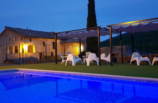 Rural house for rent with private pool for 22 people 100km from Barcelona