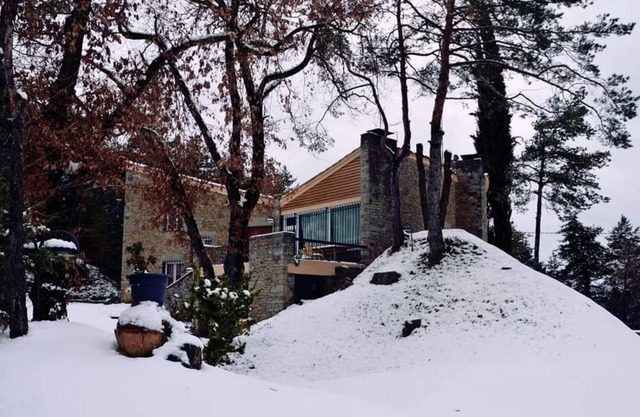 Rural, private house with private pool and mountain view