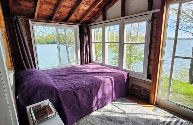 Rustic 2 bdrm cottage on Dog Lake, Rideau Canal. Complete Privacy. Quiet Lake.