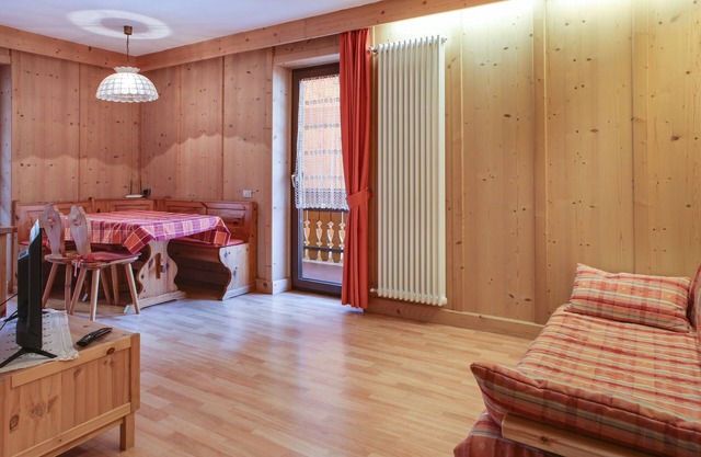 Rustic Apartment Casa March 1 with Wi-Fi, Balcony, Garden & Mountain View