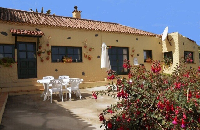 Rustic Casita In The Orotava Valley Surrounded By Vineyards With HotTub and Wifi
