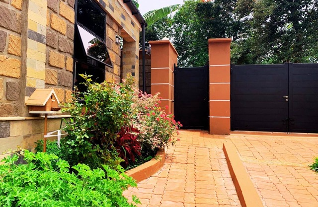 Rustic-Chic Stone Cottage, Forest views, Gardens, Wi-Fi & Comfort near Embu Town