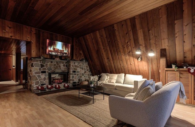 Rustic & Cozy A-Frame cottage | Fireplace | Pool Table | Movie room