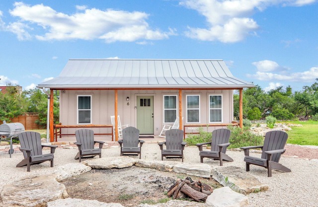 Rustic Farmhouse Cottage w/Firepit & Pickleball