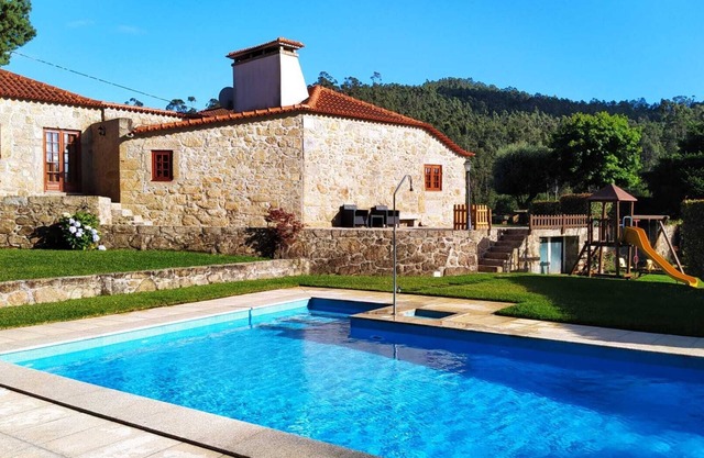 Rustic house with private pool. Ideal for families with children. Free Wifi