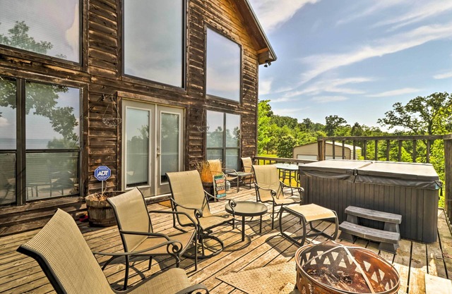 Rustic Lamar Cabin w/Deck & Private Hot Tub