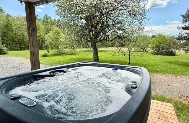 Rustic & Modern Chalet 32 Acre of Land