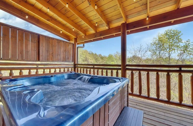 Rustic Retreat – Jacuzzi, Fireplaces & Views