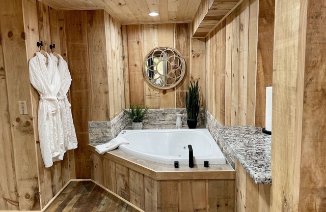 Rustic Romantic Ridgeview Cottage at Autumn Ridge