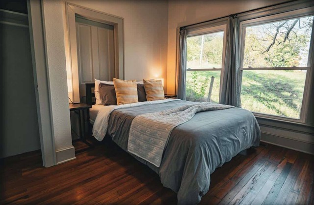 Rustic Trailside Cabin: Near McAfee Knob, Roanoke