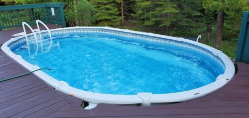 Rustic Vibes W Pool & Hot Tub - Tobermory