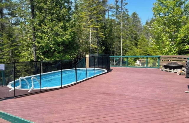 Rustic Vibes w/Pool & Hot Tub - Tobermory