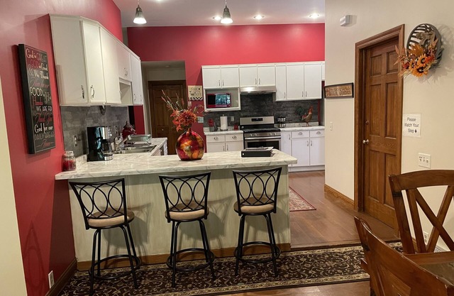 Rustic View Cottage in beautiful Baraboo Bluffs! Perfect for a private getaway!