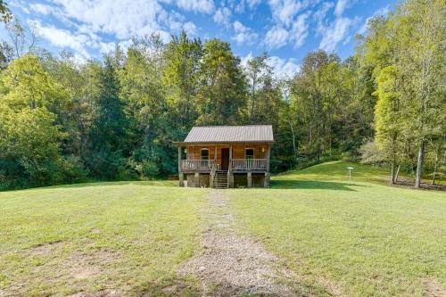 Rustic, Woodsy Cabin in Palestine with Pool Table!