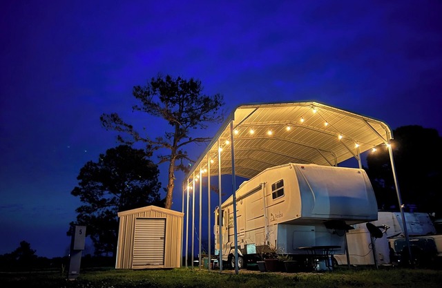 RV with WiFi and AC right off of I-10 I 6 Acre Pond