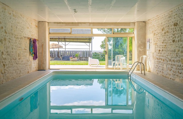 Small House 'Grands Gites 16 Persons' with Private Terrace, Private Garden and Wi-Fi