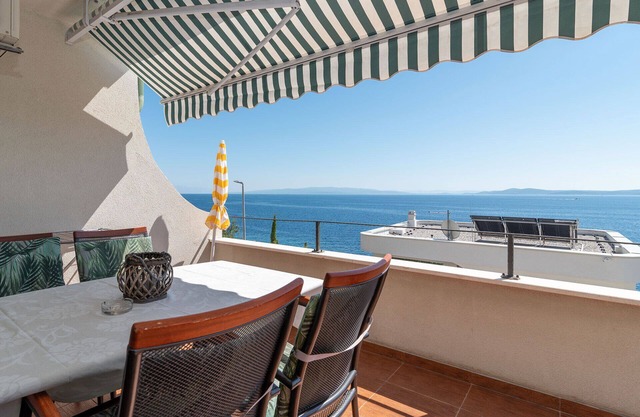 SABLIC 3 apartment with sea view, 30m from a beach in OKRUG GORNJI