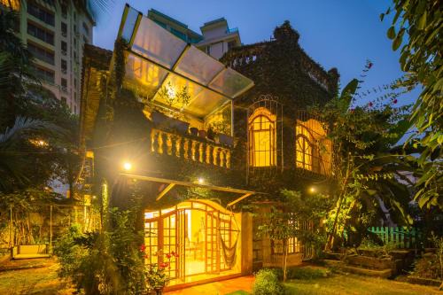 SaffronStays Birdsong, Madh - pet-friendly villa at Madh Island