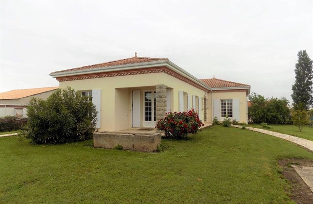 Saint Georges de Didonne - HOUSE of CHARACTER with LARGE GARDEN - out of the way