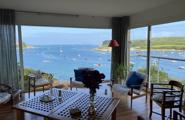 Saint Pabu: villa feet in water, 10 people