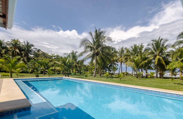 Salvatierra Beachfront Hotel