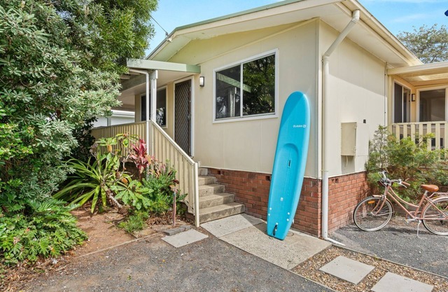 Sam’s Beach Shack and Apartment – Stay 3, Pay 2