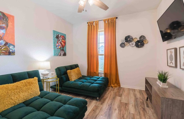 San Antonio Escape Near SeaWorld and Lackland