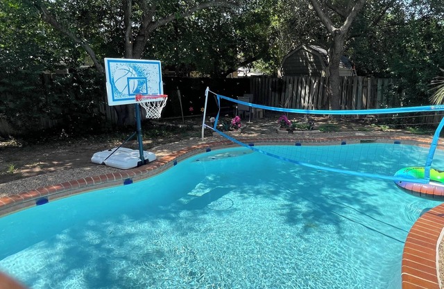 San Antonio Getaway near Sea World and Fiesta Texas