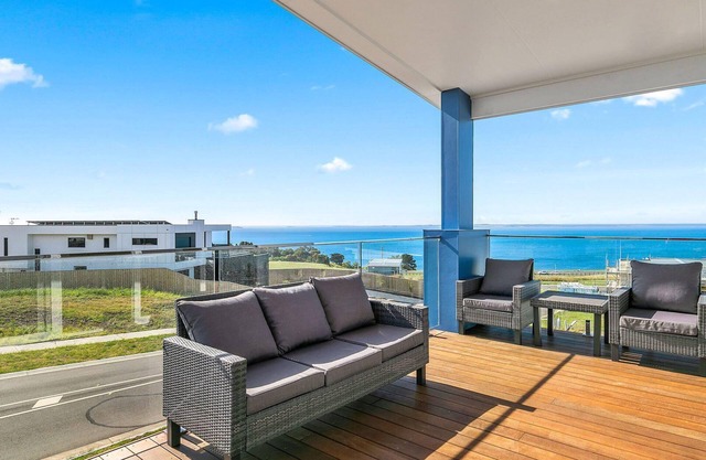 San Freemo - sleeps 12