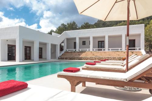 San Josep 6-Bed Villa Sleeps 14 Pool & Sea View