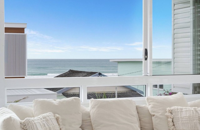 Sandbar - Beachside 4 bedroom house