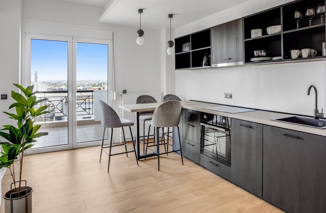 Sanders Arch - Precious 1-Bdr. Apt. w/ Balcony