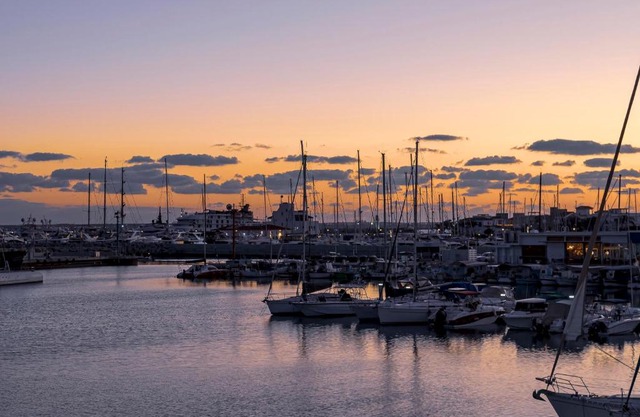 Sanders Cruise-Spacious 2-bdr apt w2 balconies