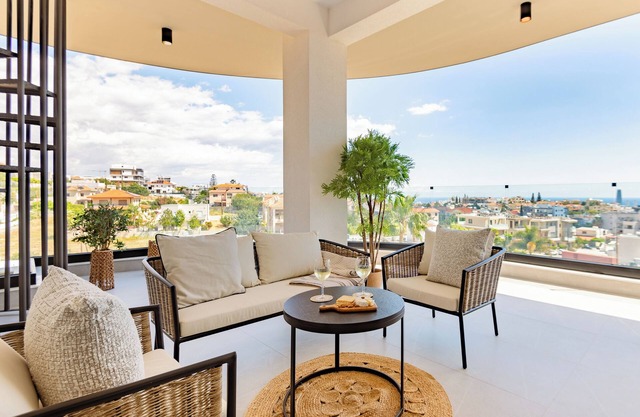 Sanders Eduardovich - Prime 3-Bdr Penthouse