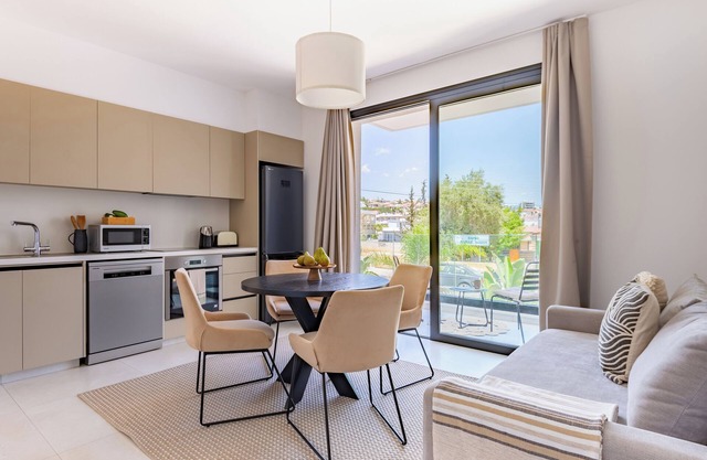 Sanders Only - Enchanting Studio with Balcony