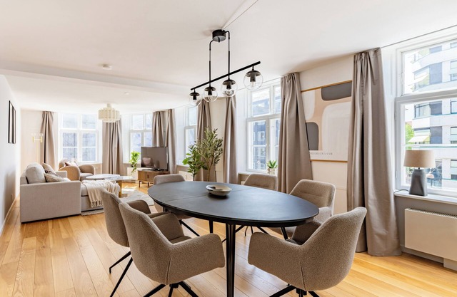 Sanders Regent - Bright 1 Bdr Apt