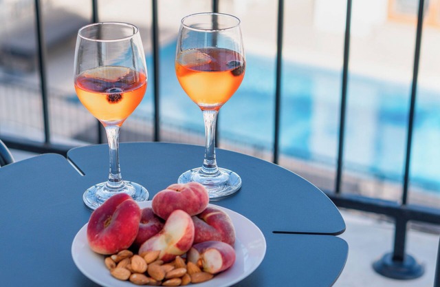 Sanders White Mountains - Charming Villa with Pool