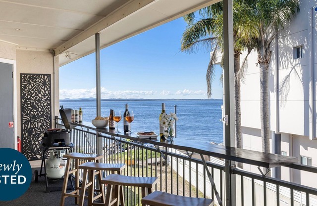 Sandy Point Escape - waterfront apartment, walk into pristine waters, walk to beach