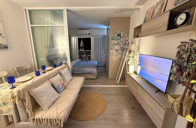 Santorini Coastal Theme Sea & Mountain View 1 Bedroom Condo with Private Balcony