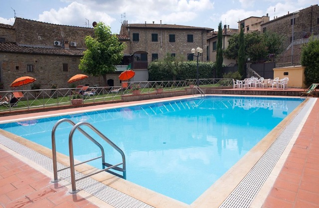 Savor in San Donato in Poggio with a pool