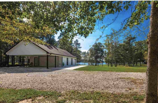 Scenic Lakefront 5 miles from Millcreek boat ramp Great for fishermen!