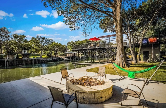 Scenic Lakefront | Fire Pit + Outdoor Kitchen