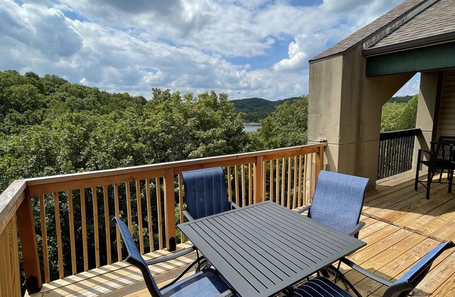 Scenic/Private/Table Rock Lake/<5min to SDC/Beautiful/Fun!