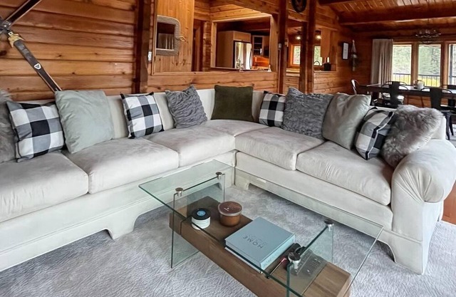 Scenic Retreat: Hawksnest Cabin in Kelowna, BC, Canada