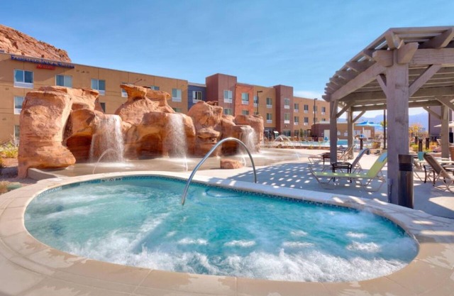 Scenic Stay in Moab, Perfect for Exploring Arches & Canyonlands Parks - 4 Units